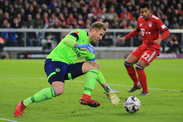 头球为巴塞 头球为巴塞